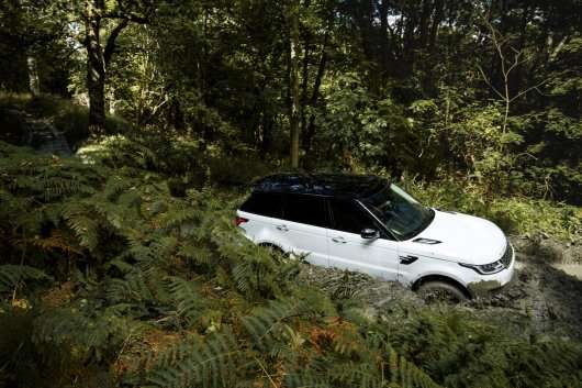 Не новий, але оновлений Range Rover Sport отримав гібридну версію