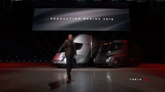 Тесла показала електричний вантажівка