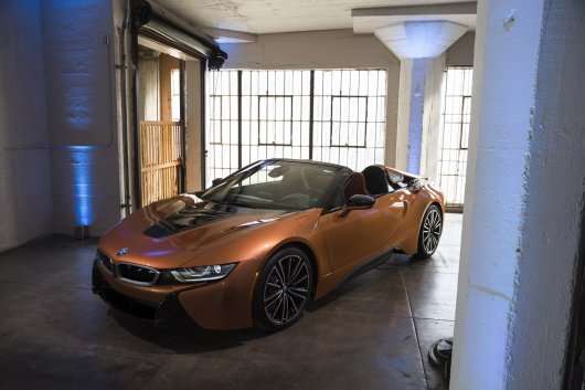 BMW показав оновлену модель i8 Roadster