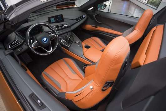 BMW показав оновлену модель i8 Roadster