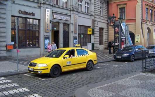 Автомобілі таксі зі всього світу