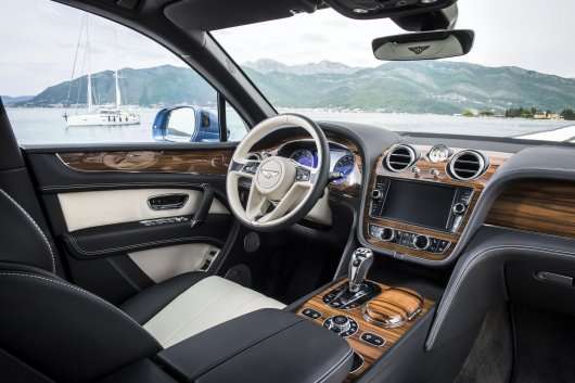 Bentley використовує рідкісні породи дерев у своїх автомобілях