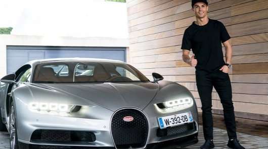Кріштіану Роналду одним з перших показав свій новенький Bugatti Chiron