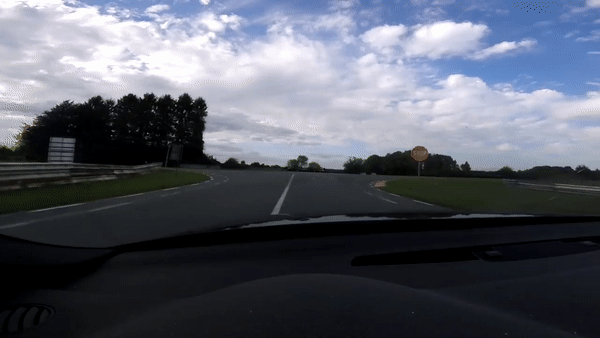 Audi RS3 вилетіла з дороги на швидкості 200 км/год