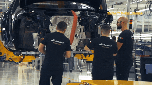 Як збирають перший позашляховик Lamborghini: Відео