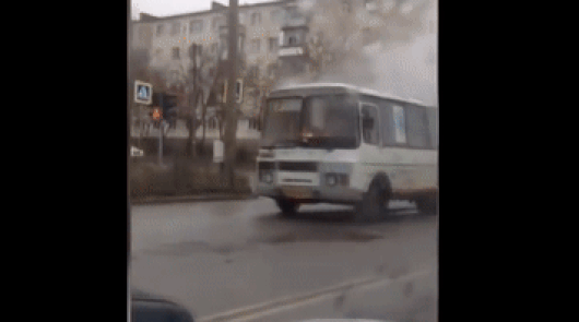 По вулиці в Орлі проїхав палаючий автобус: Відео
