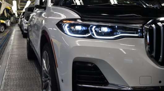 Перші тизерну фотографії преміального кросовера BMW X7