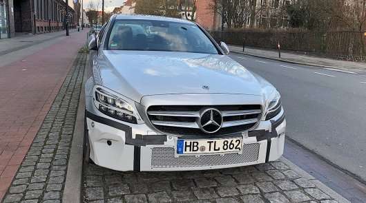 Мерседес готує для C-Клас нову оптику і не тільки