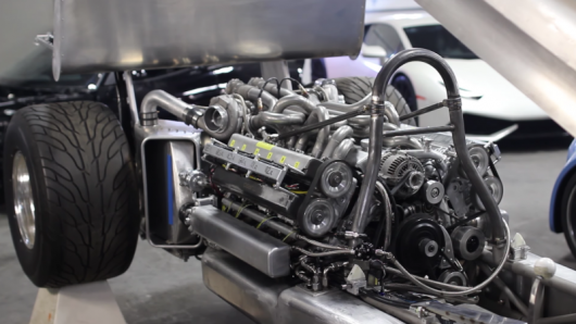 Ось божевільний V12 двигун створений з двох моторів Toyota 1JZ