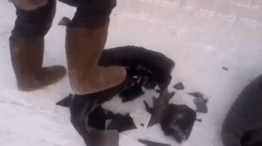 Ось що відбувається з автомобільною гумою при мінус 50: Відео