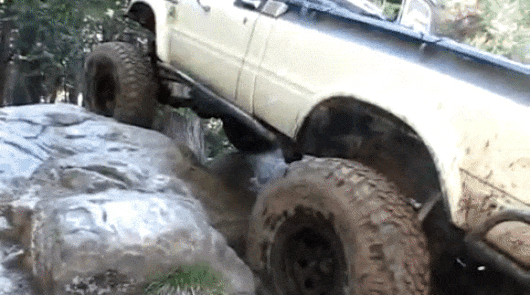 Ось як працює «повзуча передача» на пікап Hilux: Відео