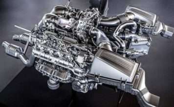 В чому головна особливість двигуна Mercedes-AMG GT?