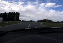 Audi RS3 вилетіла з дороги на швидкості 200 км/год