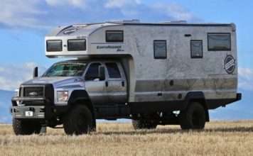 Величезний пікап для виживання в нелегких умовах