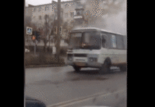 По вулиці в Орлі проїхав палаючий автобус: Відео