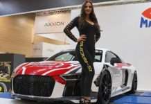 Найкрасивіші дівчата на тюнінг-автосалоні в Ессені