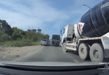 Бетономішалка дивом не розчавила легковик: Небувале везіння