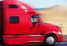 Водії вантажівок бються за місце в черзі за вугіллям: Відео