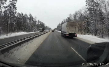 Водій BMW X5 зіштовхнув з дороги вантажівка