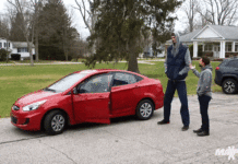 Відео: найвищий баскетболіст в світі сідає в Hyundai Accent