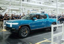 Електричний пікап rivian r1t запущений в серію раніше кібертрака
