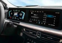 Новий китайський кросовер-перші фото салону