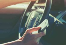 Смартфон замість водійських документів: в росії все-таки можуть з’явитися електронні права