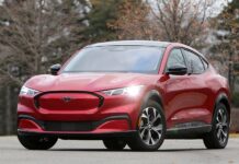 Електричний mustang після оновлення став далекобійнішим