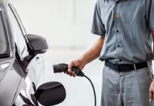 Стало відомо, коли в росії з’явиться новий масовий електромобіль