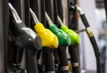 Росія виявилася другою серед країн європи за дешевизною бензину