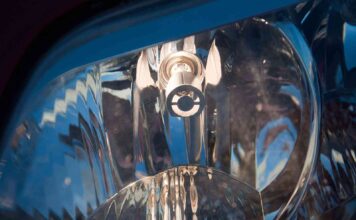 Хмарно, можливі опади: чому потіють фари і як з цим боротися