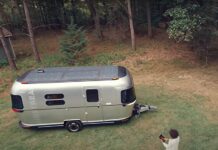 Представлений будинок на колесах з керуванням зі смартфона