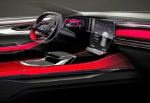 Дисплей а-ля tesla і приплюснуте кермо: renault розсекретив салон нового кросовера austral