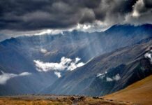 Подорож по чечні. Зламала кнопку стартера, заводила уприскуванням адреналіну. Багато фото