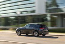 Mercedes-Benz GLC350e 2025: Электрический Замысел, Потерянный в Гибридном Лабиринте