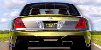 Absurdní přitažlivost Ford Crown Victoria postavená pro trať