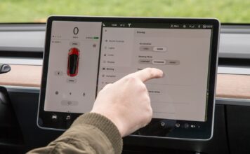 Сенсорні екрани в автомобілях: помилка, на думку творця iPhone