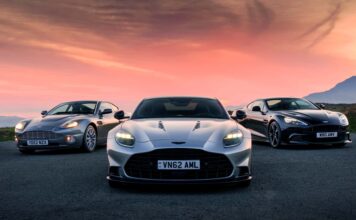 Aston Martin Vanquish святкує 25 років прекрасної швидкості