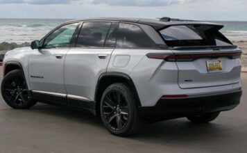 Jeep Відкликає Більше 11 000 Моделей Wagoneer S Через Дефект Кришки Багажника