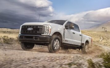 Ford Super Duty 2027 Розширює Варіанти Позашляхових та Розкішних Комплектацій
