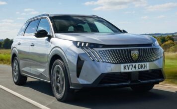 Peugeot 5008: Огляд Поліпшеного Сімейного SUV з Електричними Варіантами