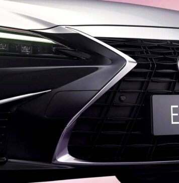 Lexus Оновлює Свою Початкову Седан Розкішшю: ES 200 Moon Shadow