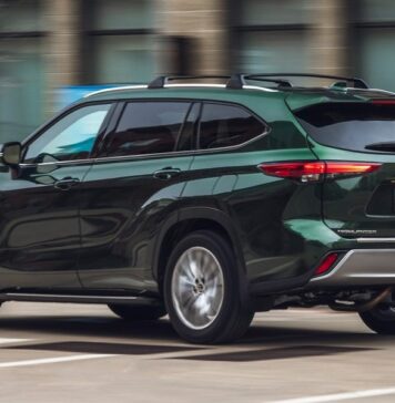 Toyota Відкликає Більше 550 000 Позашляховиків Через Небезпечні Задні Сидіння