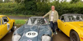 Pembelian Impulsif: Pria Menukar Pencarian Mobil Keluarga dengan Marcos GT Berusia 54 Tahun