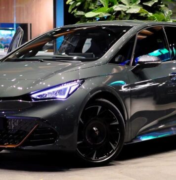 Cupra Born VZ: Єдиний Примірник в Австралії Підтверджує Невизначеність Майбутнього Електрохетчбека