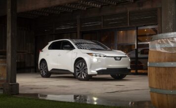 Практичность против производительности: как Subaru Solterra бросает вызов Tesla Model Y