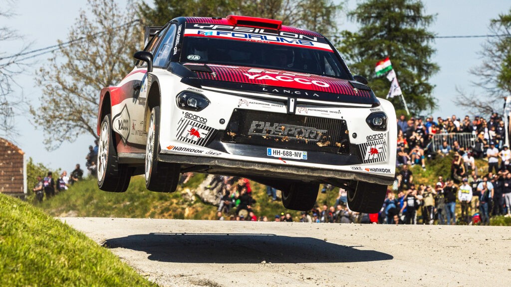 e06a42ff-2567-41e7-bcd8-a780a3c61adc