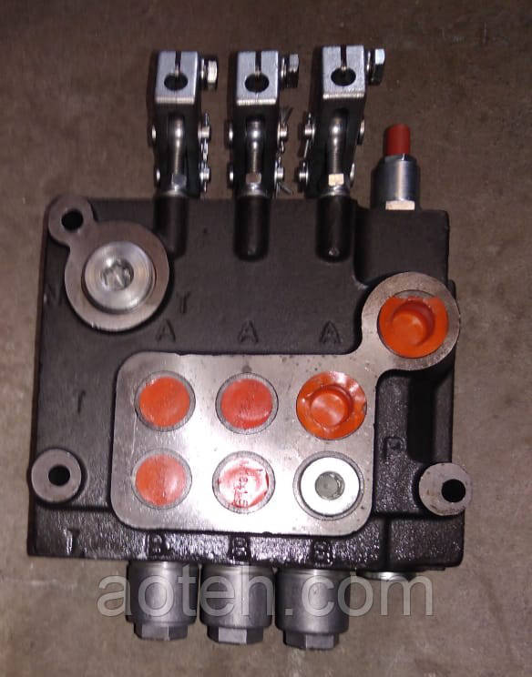 гідравлічний розподільник секційний в розрізі