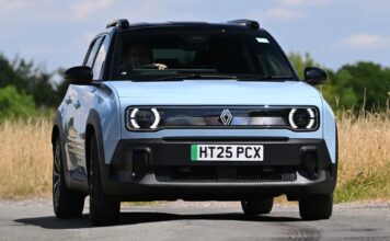 Електричний кросовер Renault 4: Стильна оренда всього за £152 на місяць