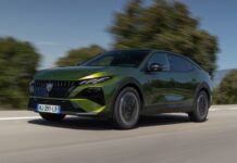 Огляд Peugeot 408: Преміальний салон, що кидає виклик німецьким конкурентам